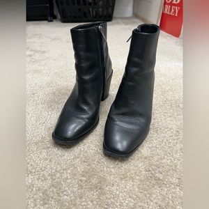 Frye Georgia Bootie (Black / 6.5)